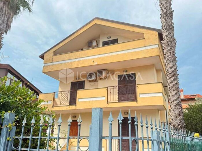 Casa quadrilocale in affitto in Via Lago Patria, Lago Patria, Giugliano in Campania