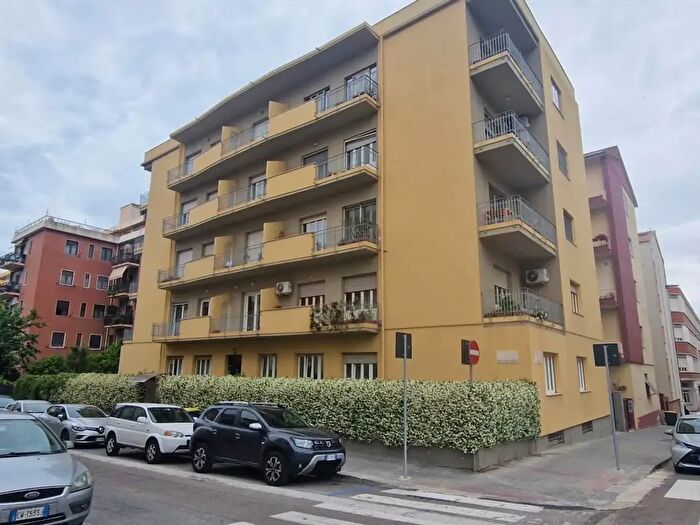 Appartamento con 6 locali in vendita in Via Sanna Randaccio, Cagliari