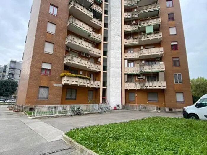 Appartamento trilocale in vendita in Via Sulmona, Milano