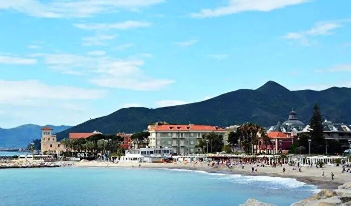 Appartamento trilocale in vendita in Via Pietro Mascagni Loano, Loano