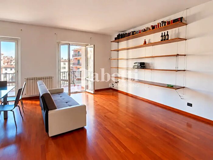 Appartamento quadrilocale in affitto in Viale Redi, Firenze