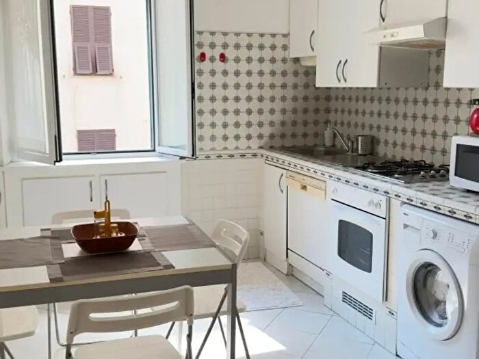 Appartamento con 6 locali in vendita in Via Leonardo Cocito, Genova