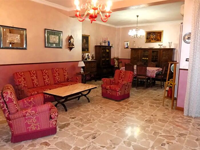 Appartamento con 5 locali in vendita in Via Madonna della Via, Gravina Di Catania