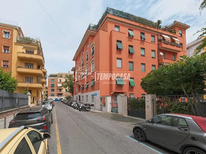 Appartamento trilocale in vendita in Via Carlo Bartolomeo Piazza, Roma
