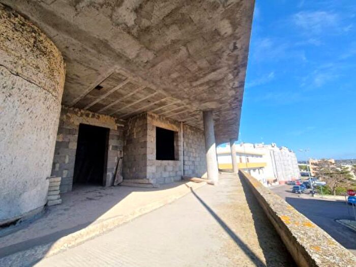 Appartamento con 6 locali in vendita in Via Stanislao Cannizzaro, Tricase