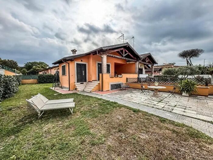 Casa con 6 locali in vendita in Via Merano, Roma
