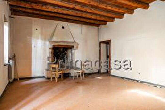 Casa con 8 locali in vendita in Via Provinciale, Lavagno