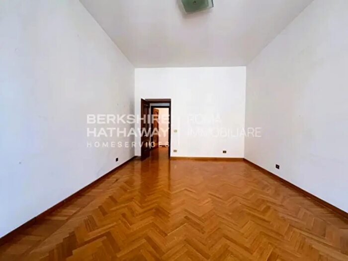 Appartamento trilocale in affitto in Via Sicilia, Roma