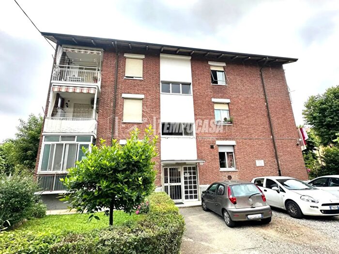 Appartamento quadrilocale in vendita in Via Gottardo, Torino