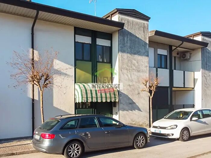 Appartamento con 5 locali in vendita in Via della Chiesa, Arba