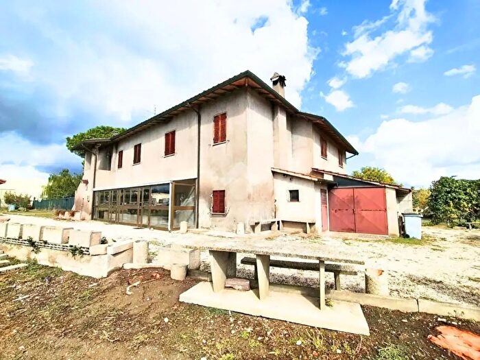Casa con 7 locali in vendita in Via della Gomma, Perugia