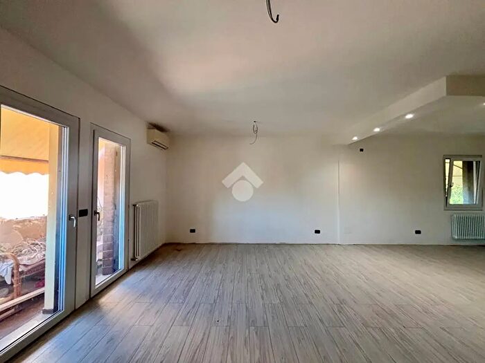 Appartamento con 6 locali in vendita in Via Artemisia Gentileschi, Pieve Di Soligo