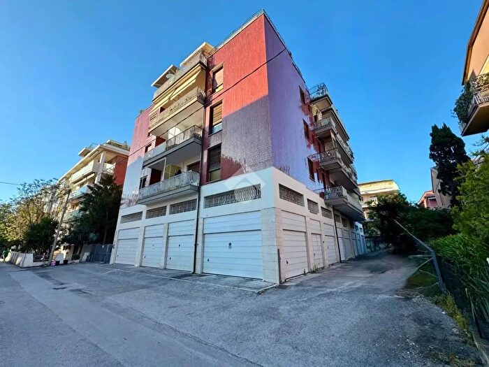 Appartamento trilocale in vendita in Via Tiziano Vecellio, Pescara