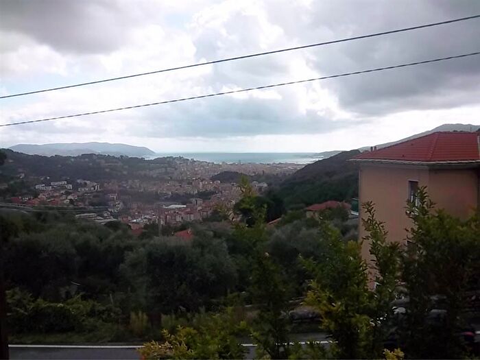 Casa con 10 locali in vendita in La Spezia