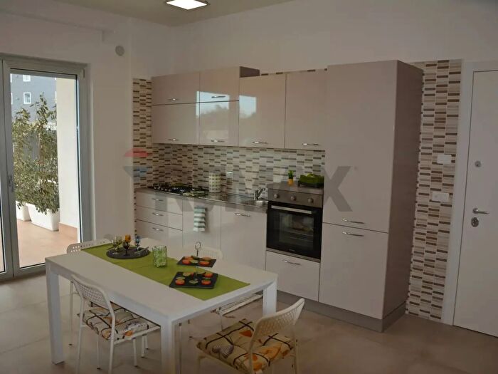 Appartamento trilocale in affitto in Via Mazzitelli, Bari