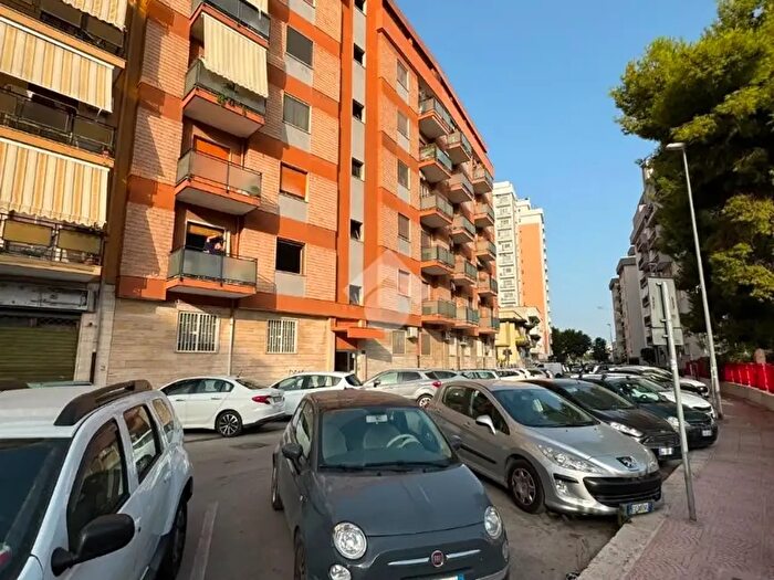 Appartamento trilocale in vendita in Via Veneto, Taranto