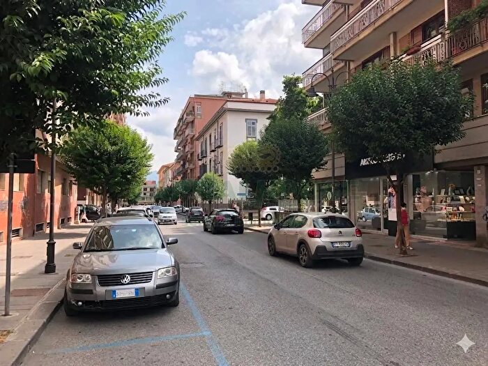Appartamento con 5 locali in vendita in Corso Europa, Avellino