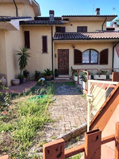 Casa con 6 locali in vendita in Via Giacomo Brodolini, Pitigliano