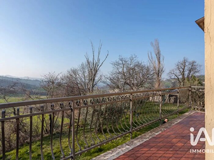 Casa con 8 locali in vendita in Frazione Montevecchio, Pergola