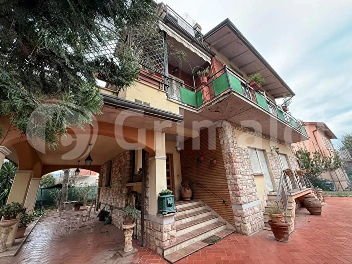 Appartamento quadrilocale in vendita in Via Mario Bochi, Perugia