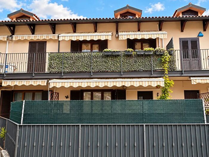 Casa con 6 locali in vendita in Via Val della Torre, San Gillio