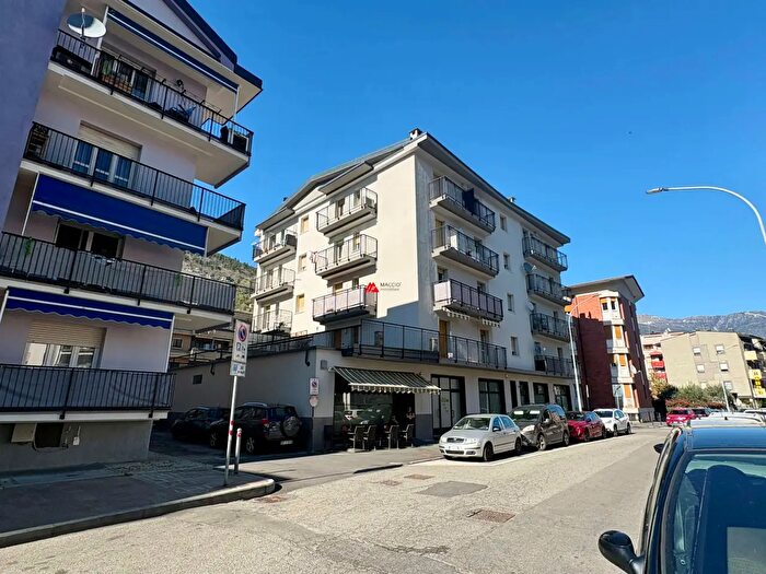 Appartamento trilocale in vendita in Via Bréan, Aosta