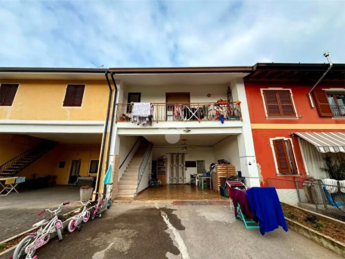 Casa quadrilocale in vendita in Via Fossato, Rovato