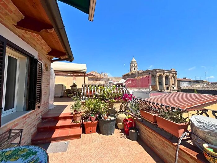 Casa con 10 locali in vendita in Vico Gloria, San Severo