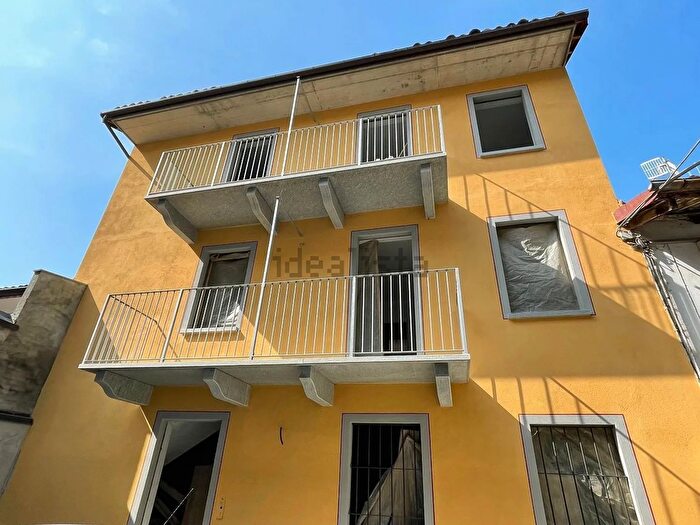 Casa con 6 locali in vendita in Costigliole DAsti