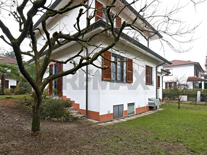 Casa con 7 locali in vendita in Via Manara, Lesmo