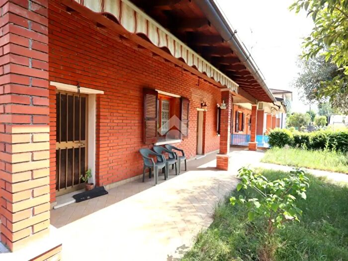 Casa trilocale in vendita in Via Bellini, Montirone