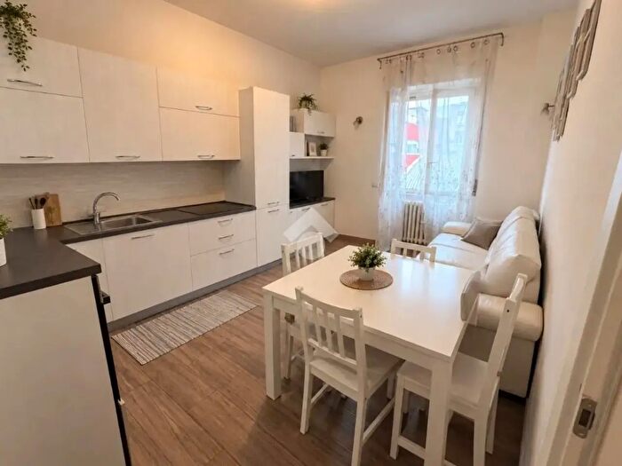 Appartamento trilocale in vendita in Via Fiume, Corsico