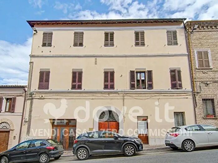 Appartamento quadrilocale in vendita in Via Fratelli Brancondi, Loreto