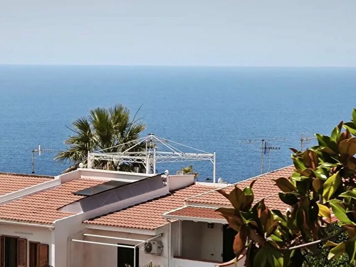 Casa quadrilocale in vendita in Via Leopoldo Cupido, Scalea