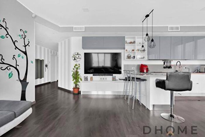 Appartamento quadrilocale in vendita in Via Legnano, Legnano