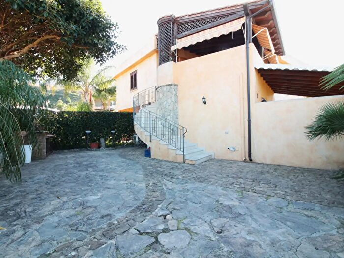 Casa trilocale in affitto in Contrada Pistavecchia Snc, Campofelice Di Roccella