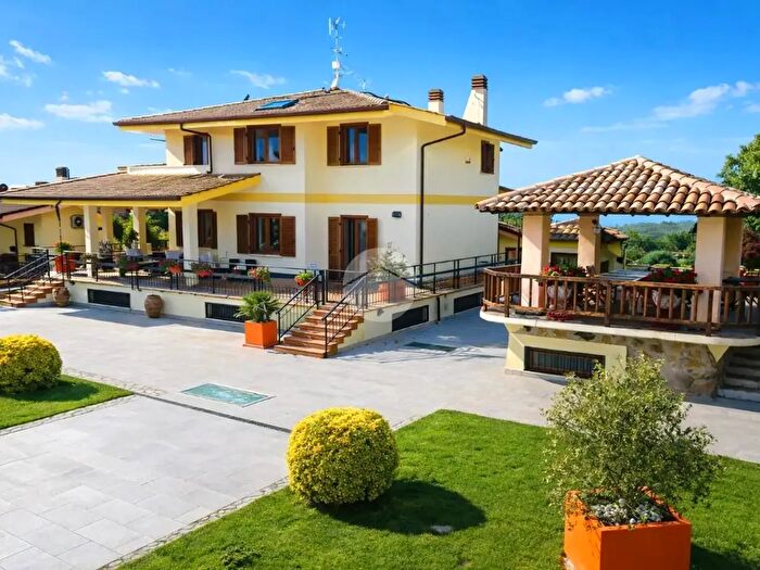 Casa con 8 locali in vendita in Vicolo di Prataporci, Frascati