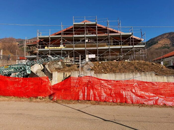 Casa con 7 locali in vendita in Via Chiaberge, Val Della Torre