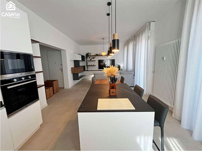 Appartamento con 5 locali in affitto in Via Archirola, Sant'Agnese Università, Modena