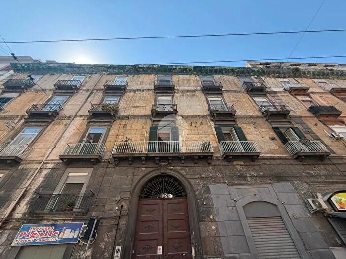 Appartamento quadrilocale in vendita in Via Cesare Rosaroll, Napoli