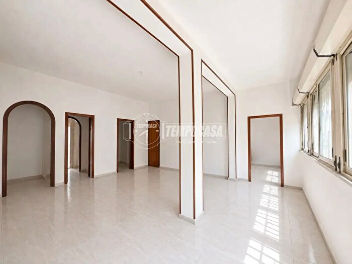 Appartamento con 5 locali in vendita in Via Pietro Mascagni, Palermo