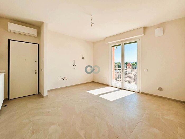 Appartamento trilocale in affitto in Via Papa Ercoliano, Desenzanino, Desenzano del Garda