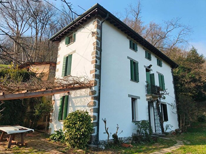 Casa con 6 locali in affitto in Via Farnea, Villa, Teolo