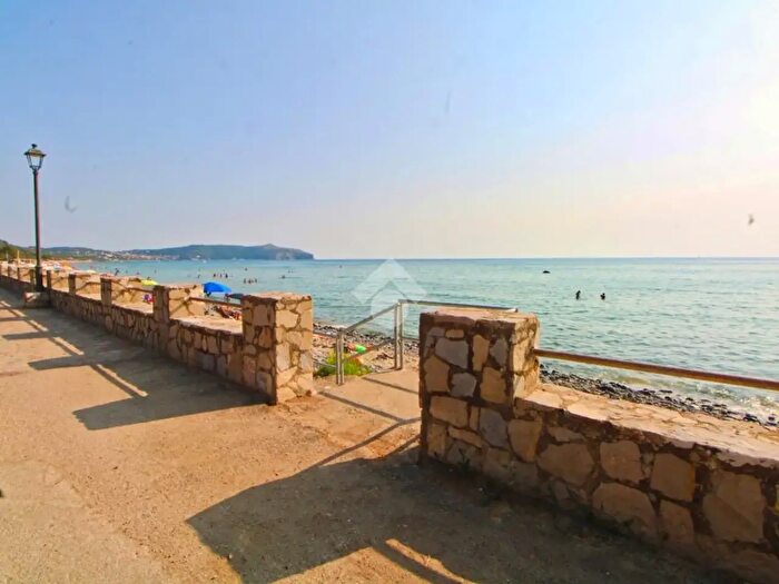 Appartamento trilocale in vendita in Lungomare Saullo, Pisciotta