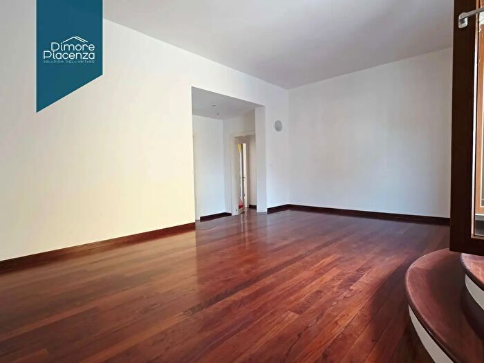 Appartamento trilocale in vendita in Via Gardella, Piacenza