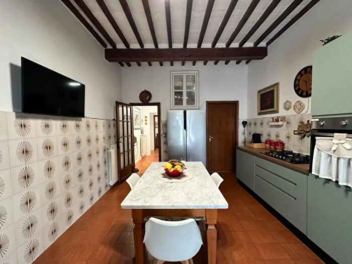 Appartamento con 6 locali in vendita in Lucca