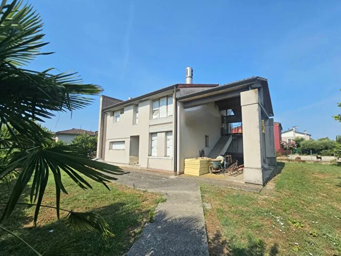 Casa con 6 locali in vendita in Via Santa Lucia, Ponso