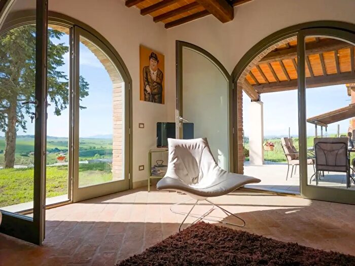 Casa con 5 locali in vendita in Lajatico