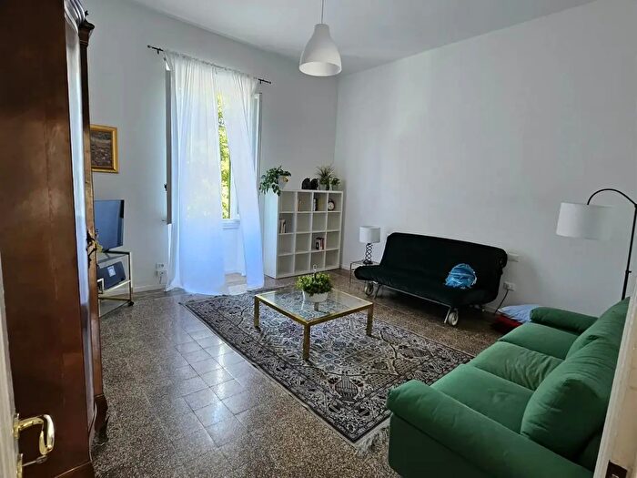 Appartamento trilocale in vendita in Via Petrella, Firenze