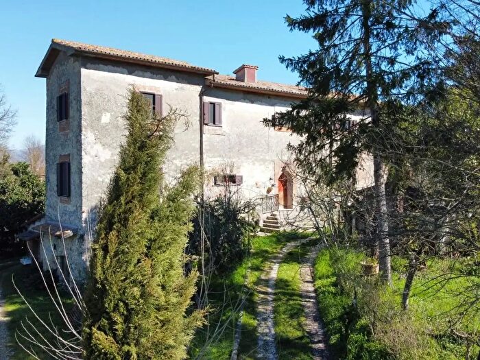 Casa con 12 locali in vendita in Via Pistignano, Rieti
